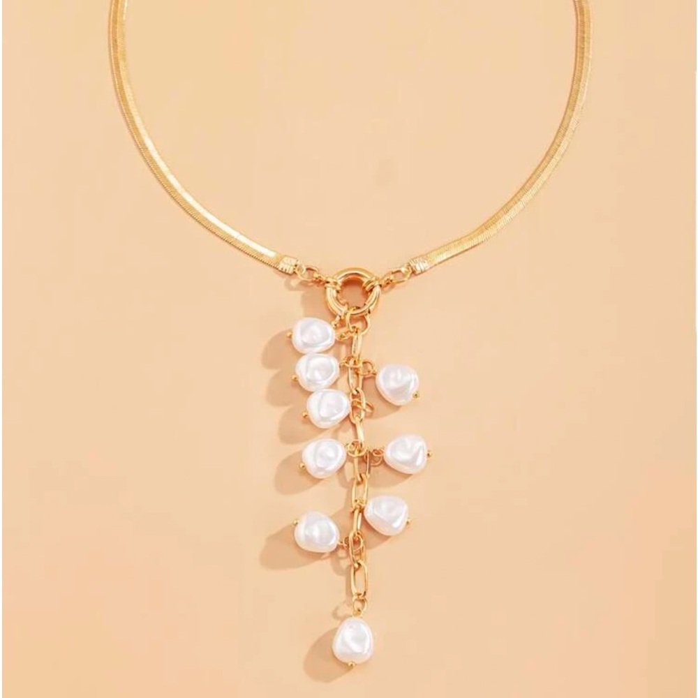 New faux pearl necklace - Picture 2 of 5